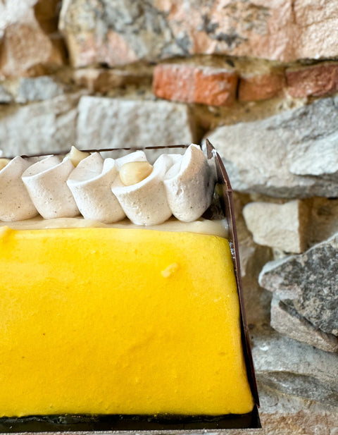 Bûche Quatre épices et fruit de la passion - 6/7 personnes